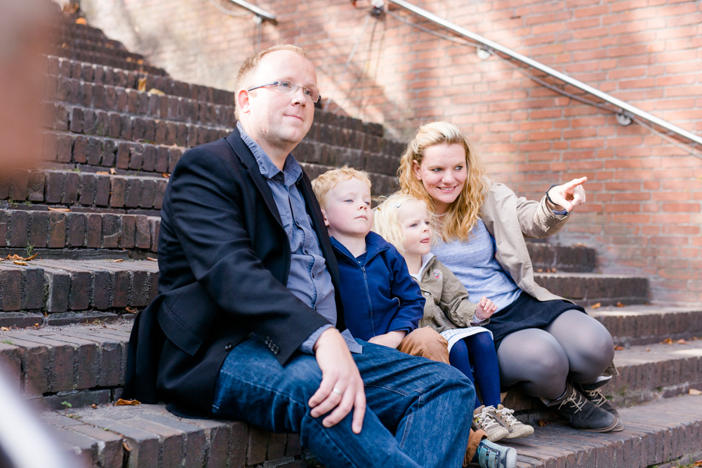 Familienshooting im Stadtpark mit vier Personen